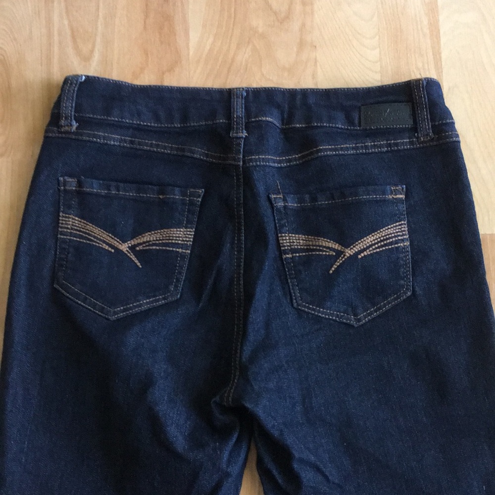 Sound/Style Capris - Picture 2 of 7